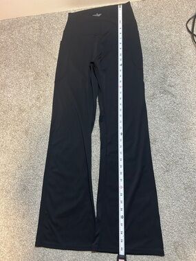 High-Waist Black Flare Leggings with Side Pockets